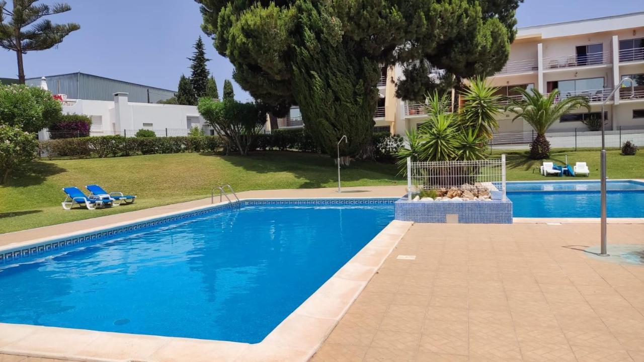アルマカオ・デ・ペラ01 Sra Da Rocha Com Piscina E Ac - Casas & Papeisアパートメント エクステリア 写真